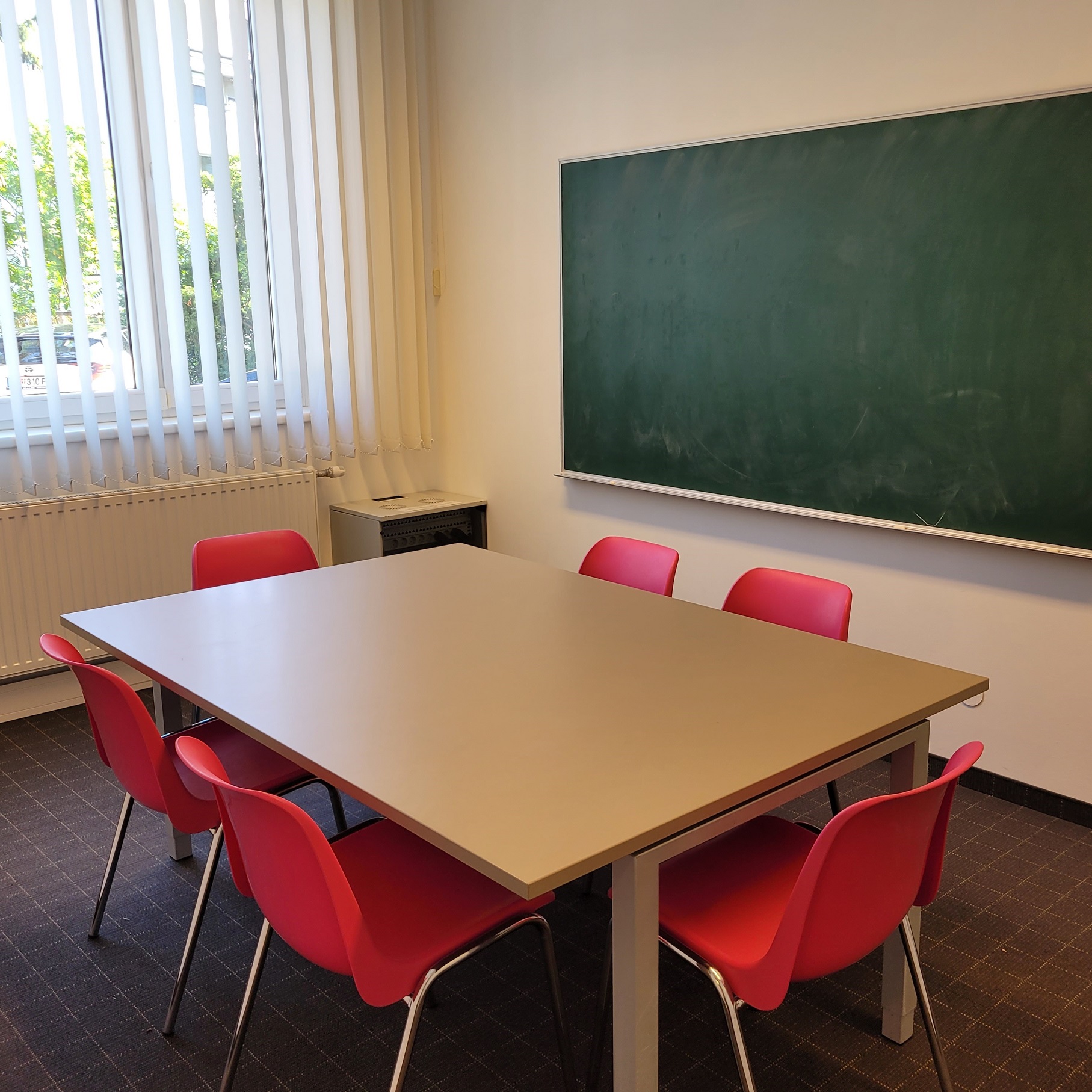 Schülerhilfe Simmering, Wien 11, 1110,  Nachhilfe, lernen, Prüfungsvorbereitung, Förderkurs, Nachprüfung, Matura, Maturavorbereitung, VWA, Lernschwierigkeiten, Hilfe, Ferienkurs, Zeugnis, Probestunde Kursraum 7