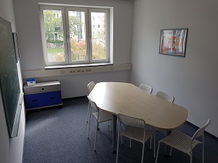 Schülerhilfe Wien Meidling - Räumlichkeiten - Raum 8 - etwas kleiner aber der Blick in den Garten ist hervorragend